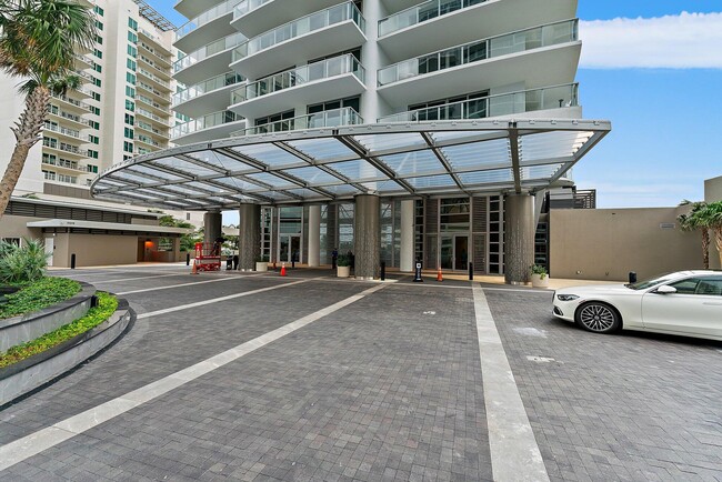 Building Photo - 3100 N Ocean Dr