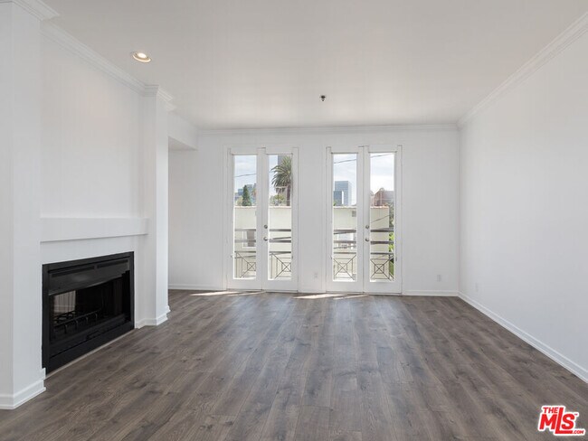 Building Photo - 230 S Hamilton Dr