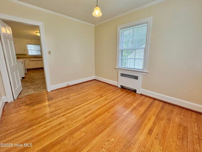 Building Photo - 306 Wilson Ave