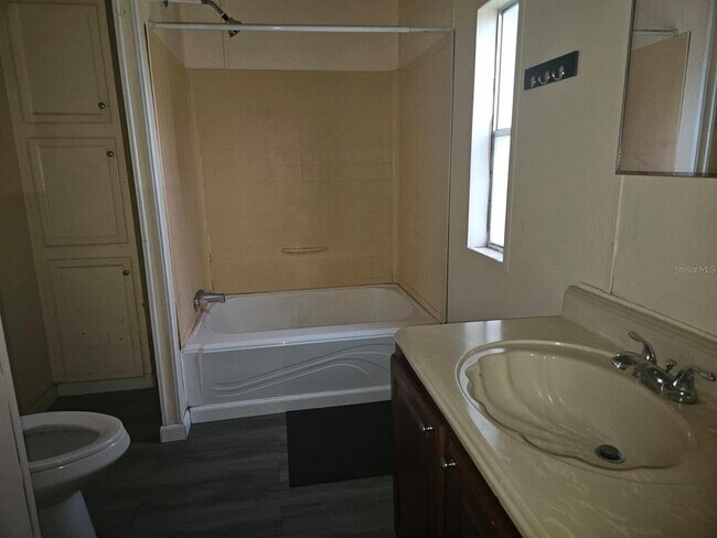 Building Photo - 129 4th St