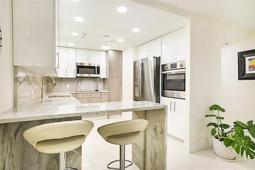 Building Photo - 2800 N Ocean Dr