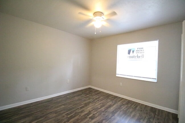 Building Photo - 615 SW 11th Ln