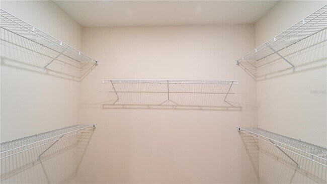 Building Photo - 16446 Lone Oak Cir