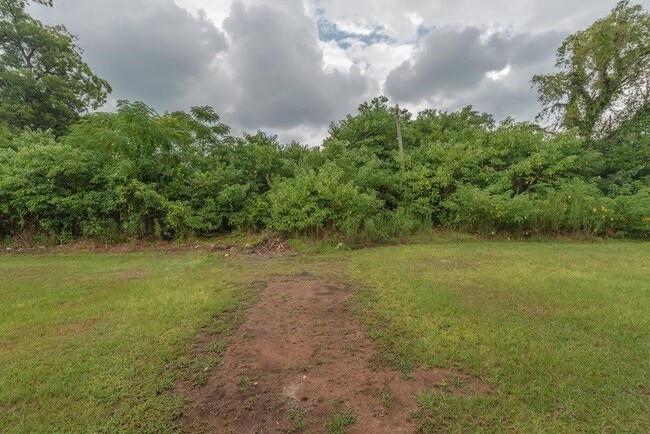 Building Photo - 1412 Maple St