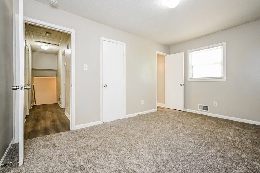 Building Photo - 3074 Menlo Park Dr