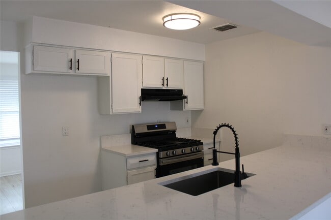 Building Photo - 12111 Wood Forest Dr