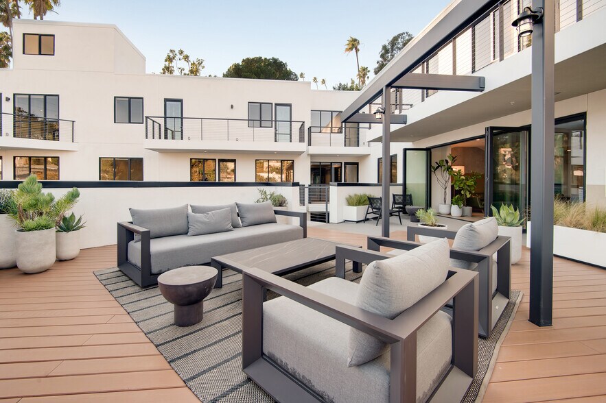 Primary Photo - Vica Silver Lake