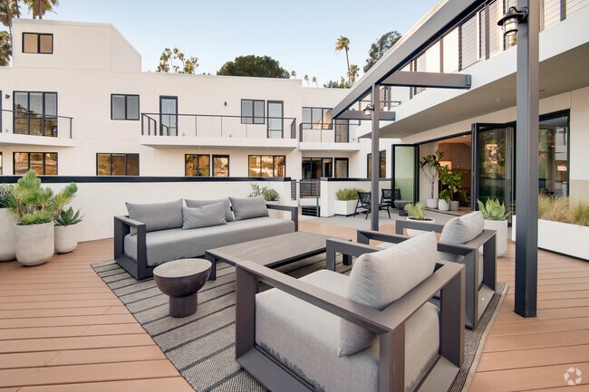 Building Photo - Vica Silverlake