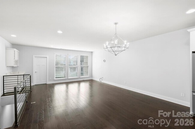 Building Photo - 1555 Duckworth Ave