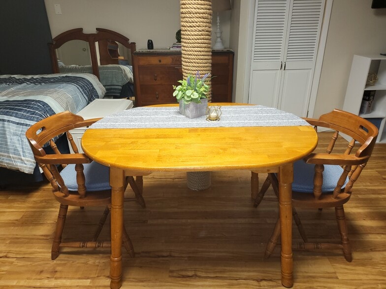 Building Photo - 649 Smadbeck Ave