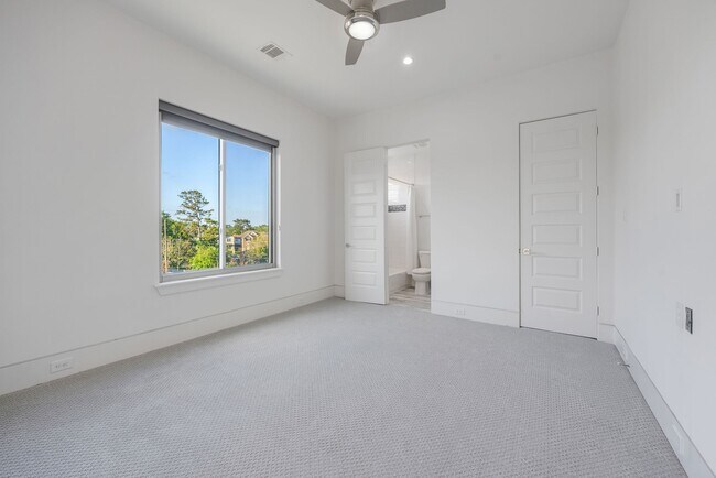 Building Photo - 7327 Shadyvilla Pointe Dr