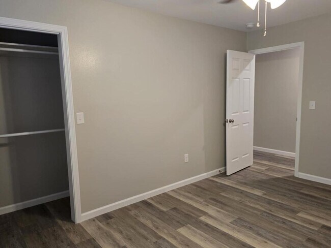 Building Photo - 4111 W 57th St