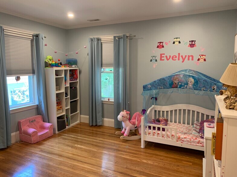 Building Photo - 1045 Adams St