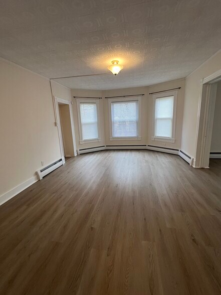 Building Photo - 211 Spring St