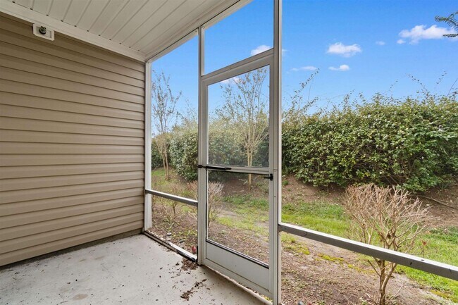 Building Photo - GARDEN CREEK @ AZEALA LAKES