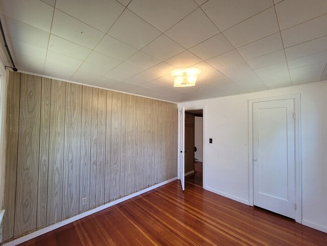 Building Photo - Charming 2 bed 1 bath