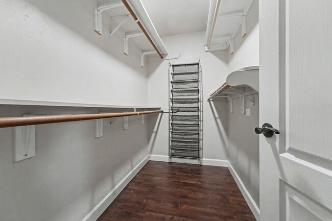 Building Photo - Stylish 2-Bed, 2-Bath Home with Generous Den in The Meadows