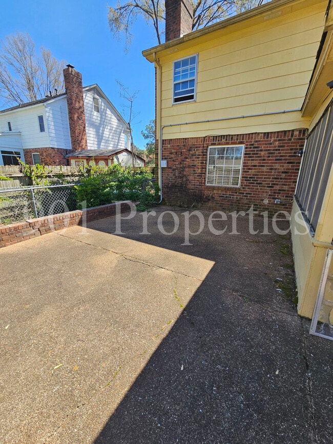 Building Photo - 2601 Camrose Cove
