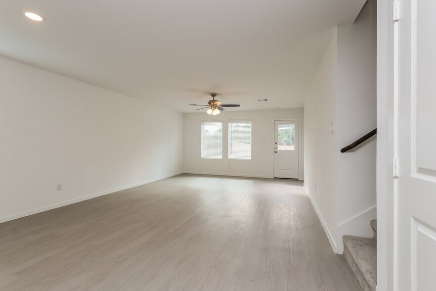 Building Photo - 16006 Tallis Dr