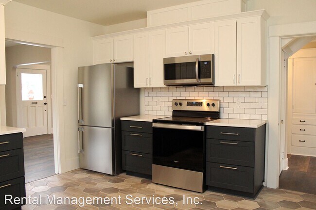 Building Photo - 4 br, 1.5 bath House - 36 NE Beech St # A