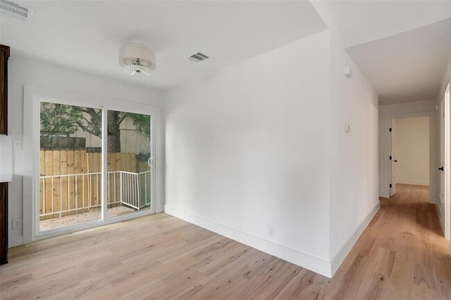 Building Photo - 1800 Nicole Cir