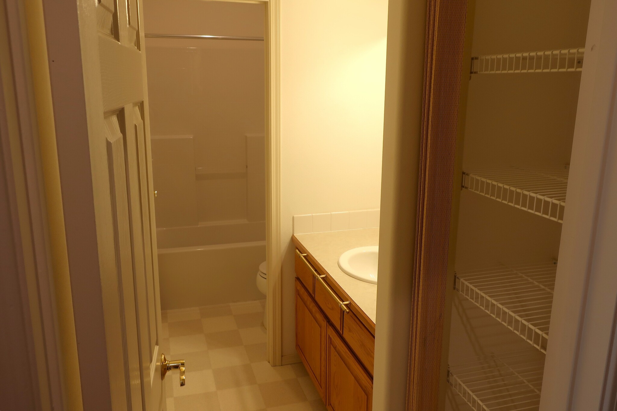 Building Photo - 466 Lower Daniels Dr