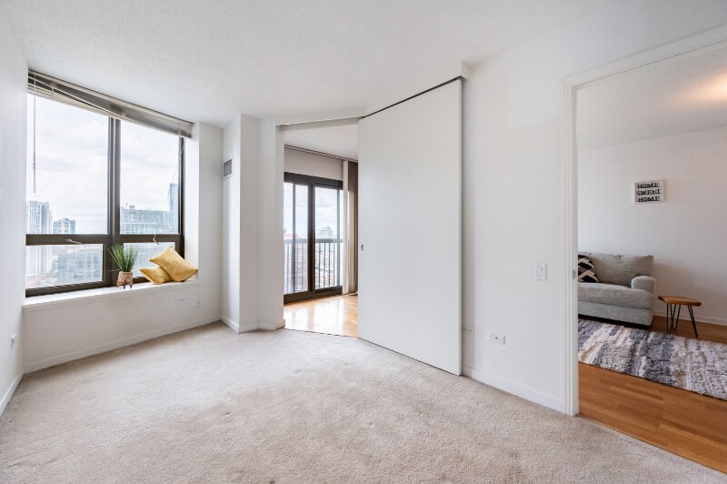 Building Photo - 400 N La Salle Dr