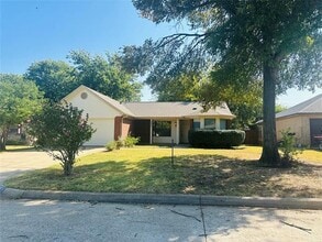 Building Photo - 2621 Ozark Dr