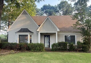 Building Photo - 4 bedroom, 2.5 bath home over 2600 square feet near Farmington Elementary School