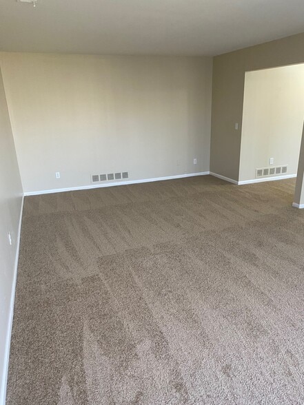 Living Room 3 - 16150 N Park Dr