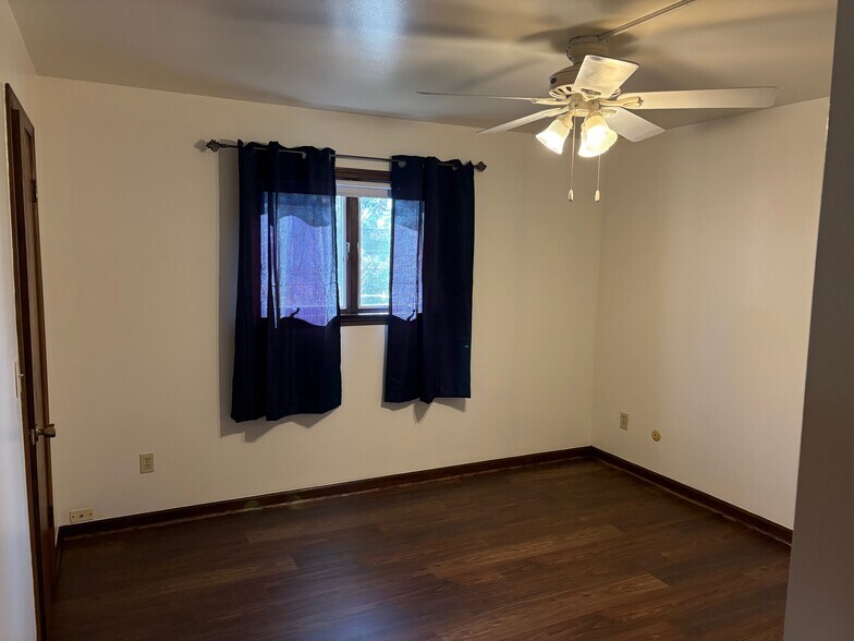 Ceiling Fans in Bedrooms & LR - 309 Olsen St