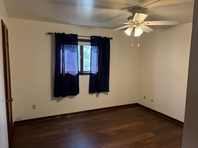 Ceiling Fans in Bedrooms & LR - 309 Olsen St