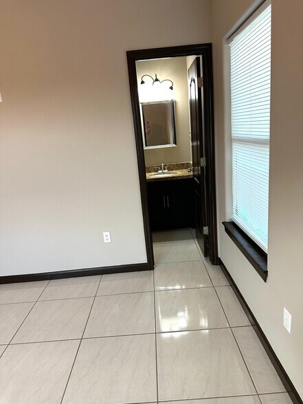 Building Photo - 537 Wild Rose Ln