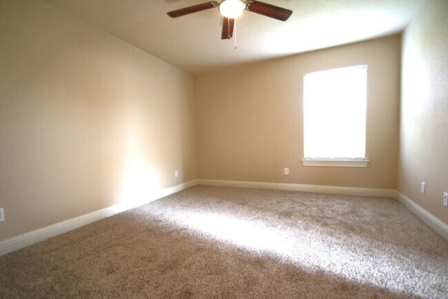 Building Photo - ((Pay NO RENT Until Jan 2026!)) Little Piece of HEAVEN~3/2.5 Home w/ Open GOURMET Kitchen/ ALL Gr...