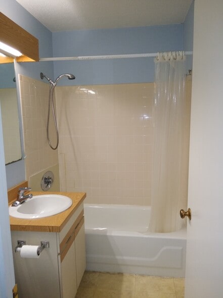 Building Photo - 22 Kenmar Dr