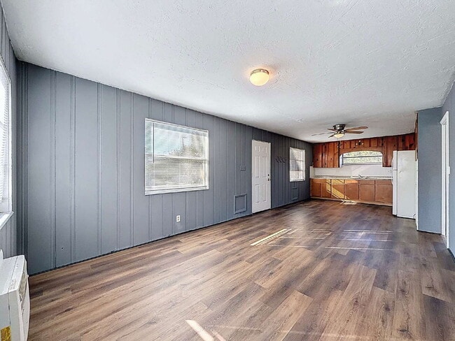 Building Photo - 652 East Harbor Dr S