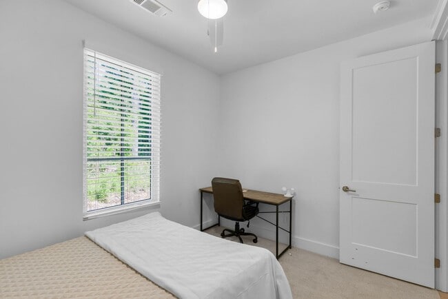 Building Photo - Luxury Townhome Living in Moores Mill — Style, Comfort & Prime Auburn Convenience
