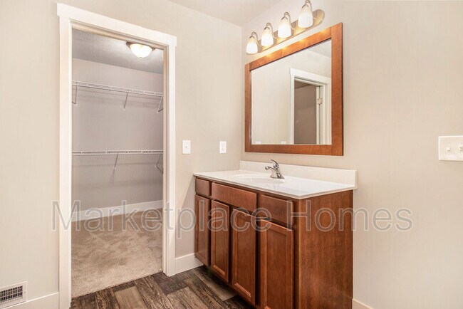 Building Photo - 619 Cygnet Lake Dr