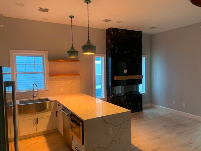 Building Photo - 32 Cameron Ave