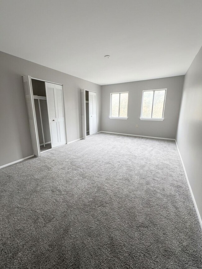 Building Photo - 15 Suntop Ct