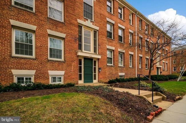 Primary Photo - Cleveland Park ** One Bedroom, One Bath