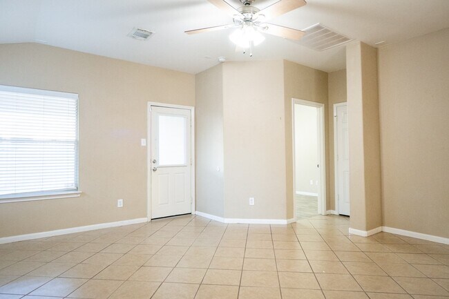 Building Photo - 6342 Applewood Forest Dr