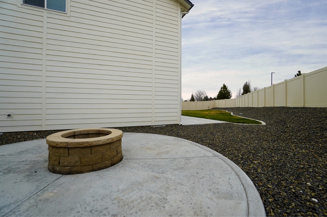 Building Photo - 1512 W Cub River Dr