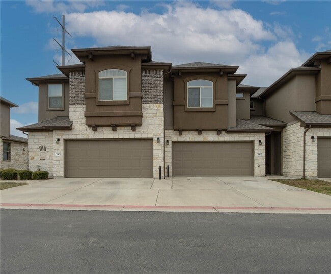 Building Photo - 2880 Donnell Dr