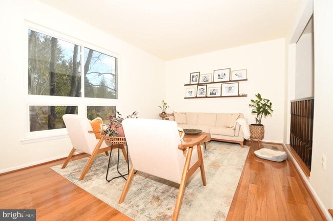 Building Photo - 7812 Briardale Terrace