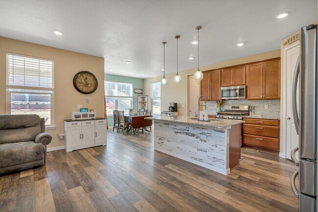 Building Photo - 5 Bed 4 Bath Home in Elizabeth