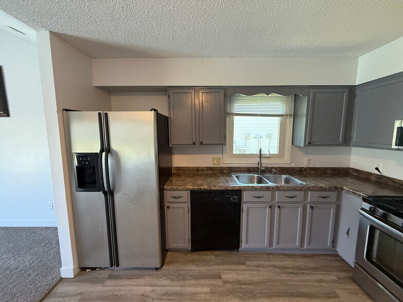 Building Photo - 7812 Brookfield Dr