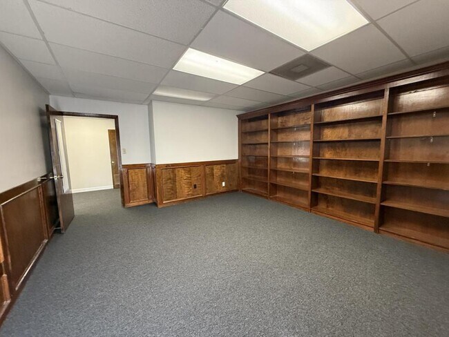 Building Photo - 4323 Division Street