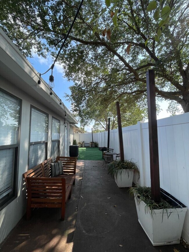 Building Photo - 5108 Ravensdale Way