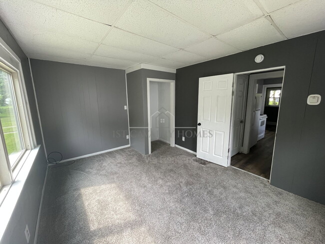 Building Photo - 730 Noble Ave